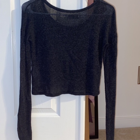 Hollister long sleeve wolf crop top dark blue small (price negotiable) - Picture 2 of 4